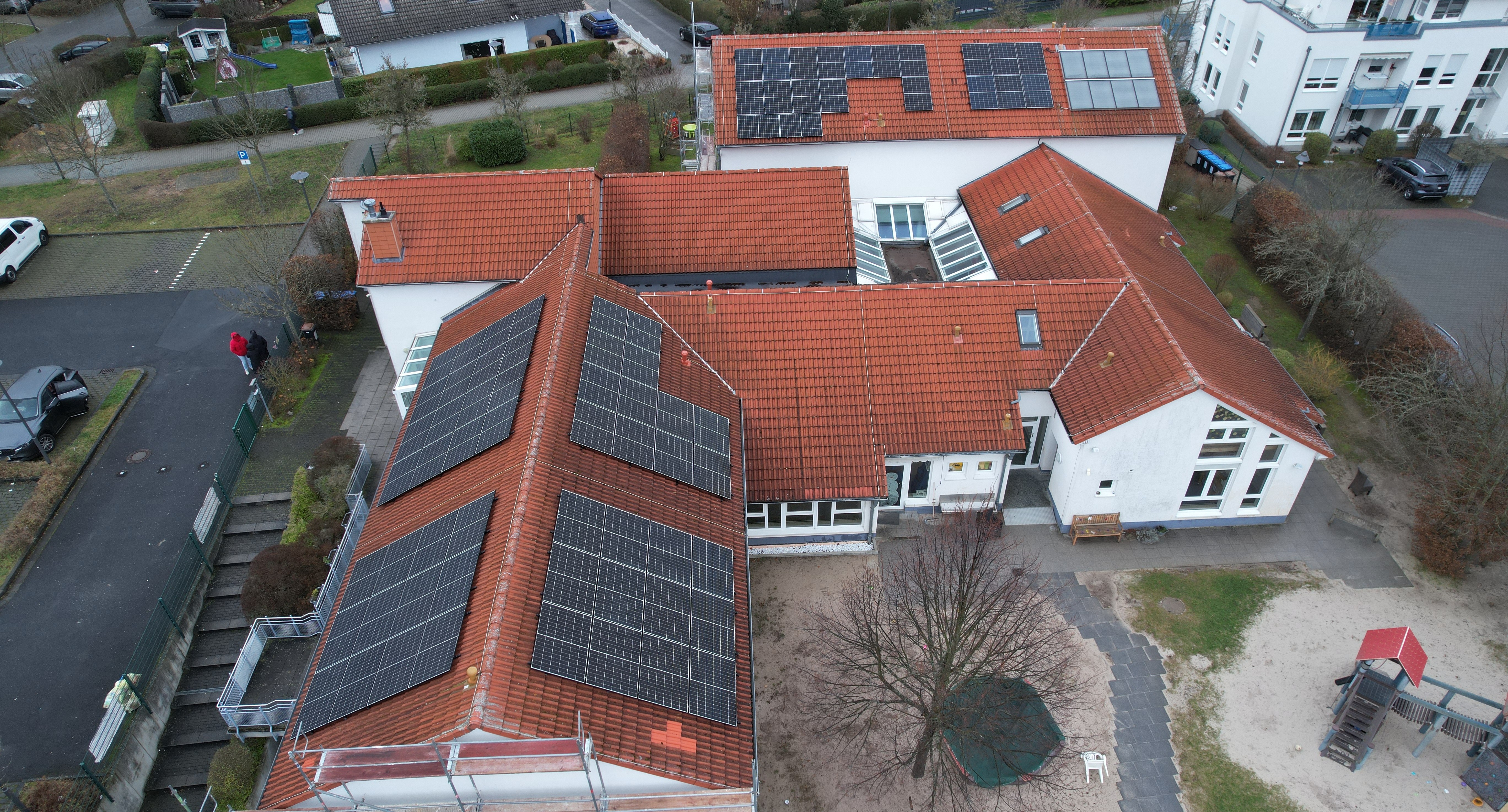 PV-Anlage auf KiTa und Jugendhaus Neu-Anspach